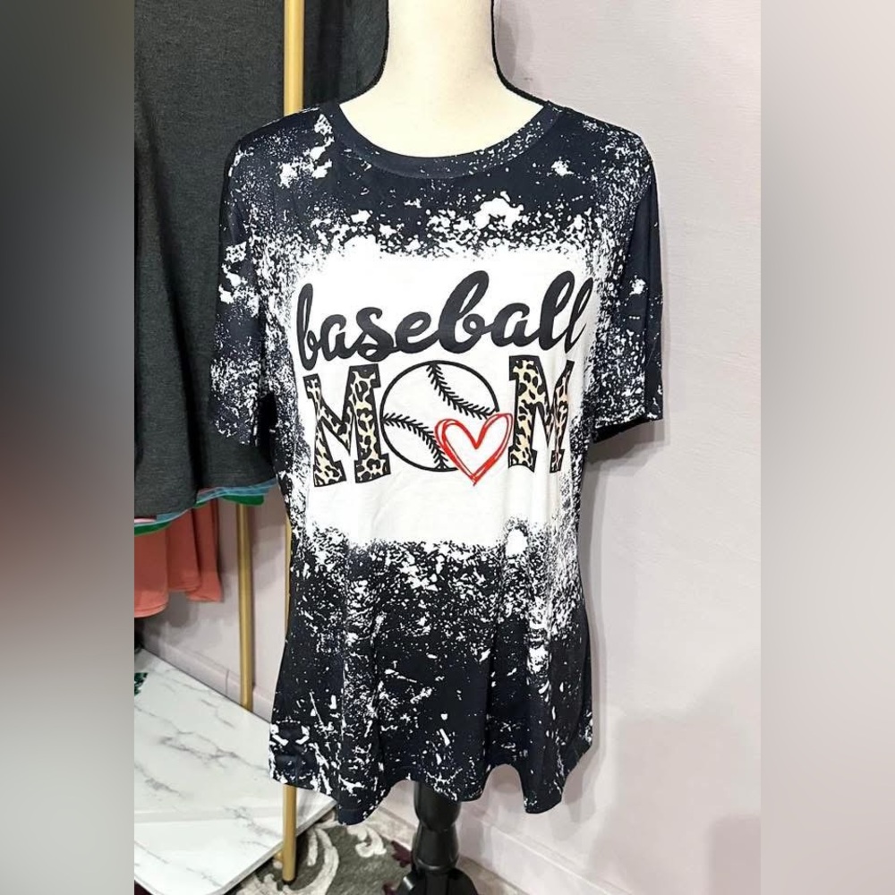 LAST ONE SALE✨NEW✨Baseball Mom Shirt!